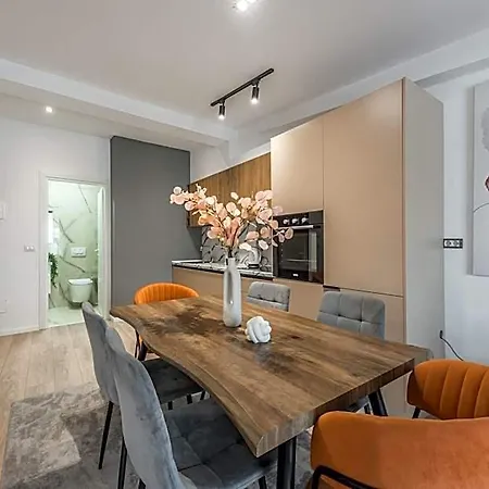Cozy Center Hotel 3*